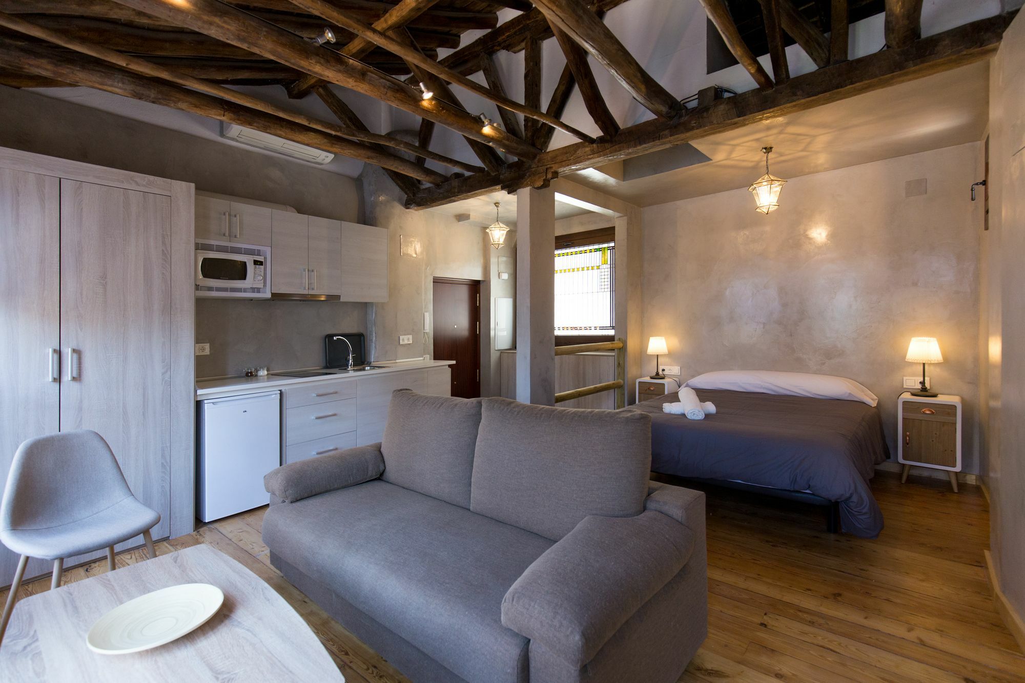 Los Lobos Suites Apartamentos กรานาดา ภายนอก รูปภาพ