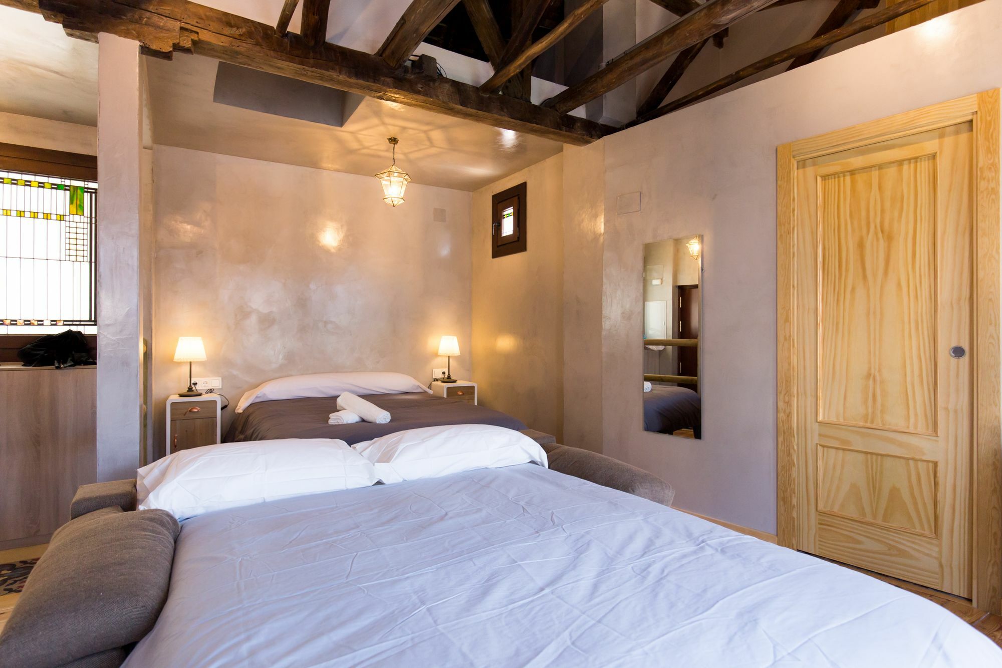 Los Lobos Suites Apartamentos กรานาดา ภายนอก รูปภาพ